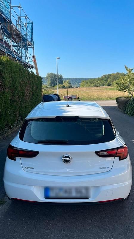 Gebraucht Opel Astra 116 PS (85 kW) 2015 Weiß Kleinwagen