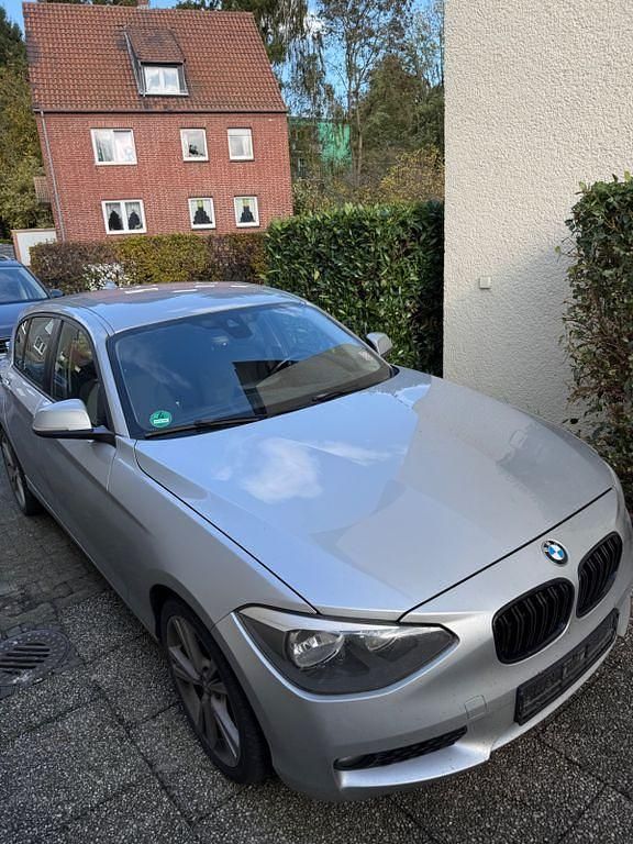 Silber Gebraucht 2011 BMW 118 Kleinwagen | 4.850 € (Etwas zu teuer) - Bild 1/4