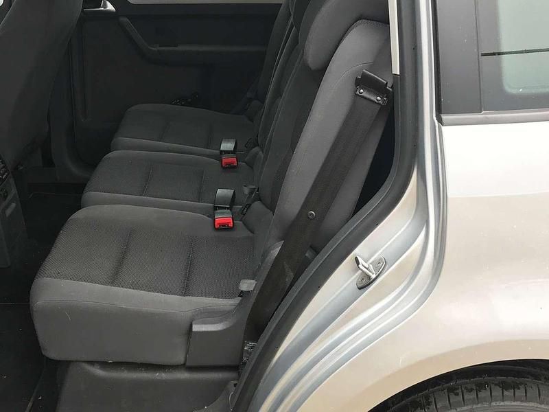 Gebraucht VW Touran Trendline 105 PS (77 kW) 2014 Silber Van / Kleinbus