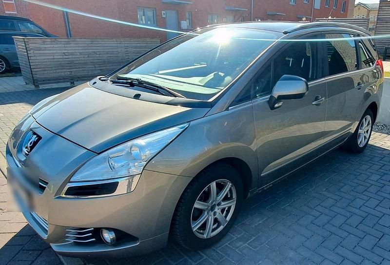 Gebraucht Peugeot 5008 112 PS (82 kW) 2012 Andere farben Van / Kleinbus