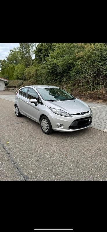 Silber Gebraucht 2012 Ford Fiesta Kleinwagen | 3.200 € (Guter Preis) - Bild 1/4
