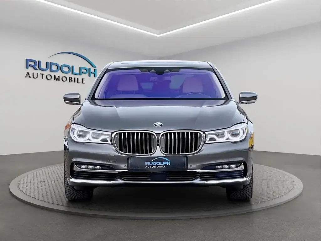 Gebraucht BMW 750 Luxury Line 449 PS (330 kW) 2016 Magellangrau Limousine