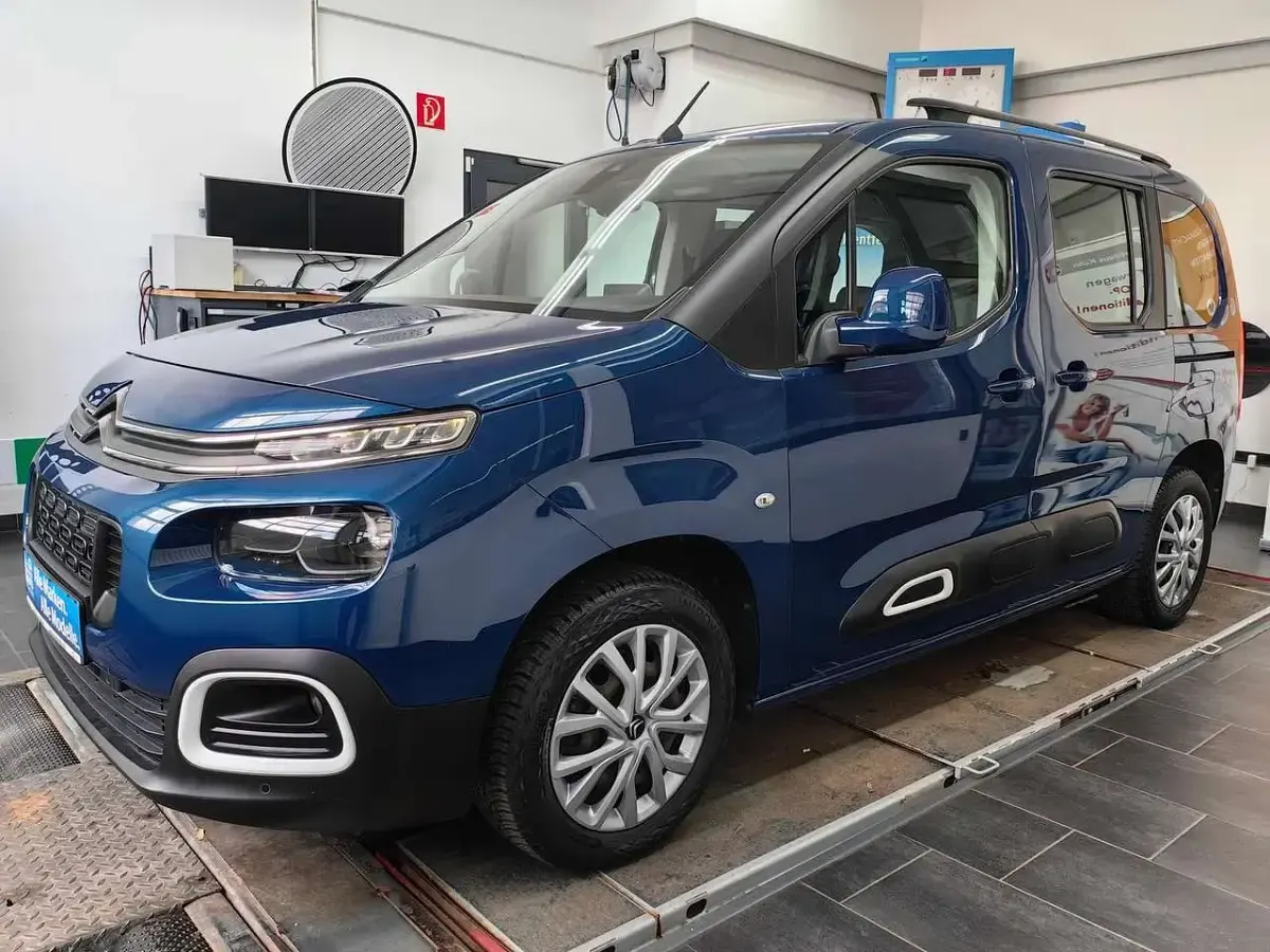 Gebraucht Citroën Berlingo Feel 110 PS (80 kW) 2019 Lackierung nachtblau/typ auss Van / Kleinbus