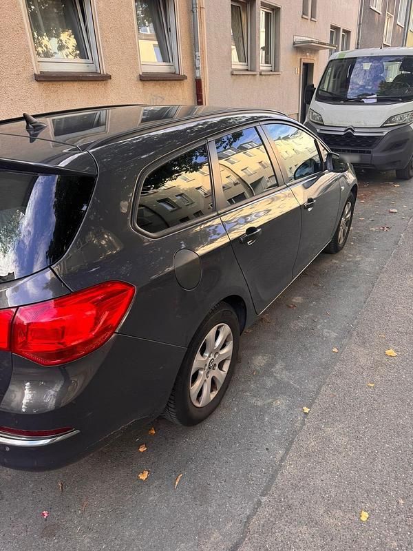 Gebraucht Opel Astra 136 PS (100 kW) 2014 Rot Kombi