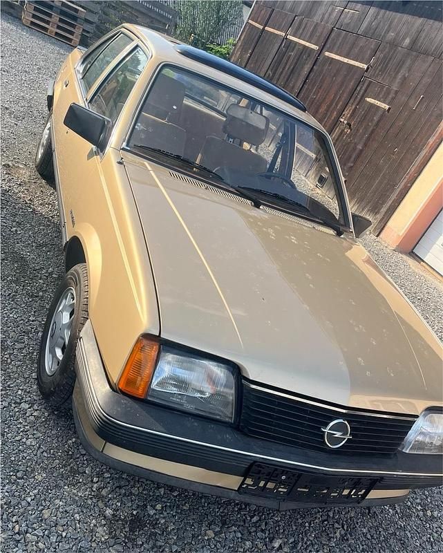 Beige Gebraucht 1982 Opel Ascona Limousine | 4.000 € - Bild 1/4