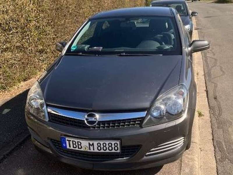 Grau Gebraucht 2009 Opel Astra GTC Coupé | 4.700 € (Fairer Preis) - Bild 1/4