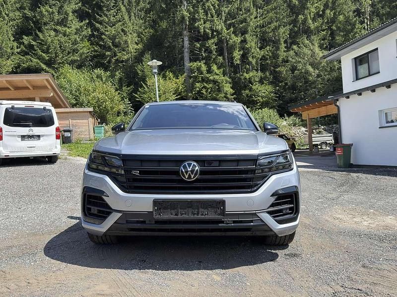 Silber Gebraucht 2020 VW Touareg R SUV | 53.900 € (Fairer Preis) - Bild 1/4