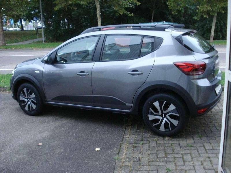Neu Dacia Sandero Expression 91 PS (66 kW) 2025 Dolomitgrau Kleinwagen