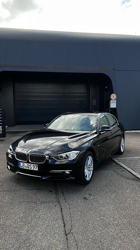 Schwarz Gebraucht 2013 BMW 328 Limousine | 17.100 € (Fairer Preis) - Bild 1/4