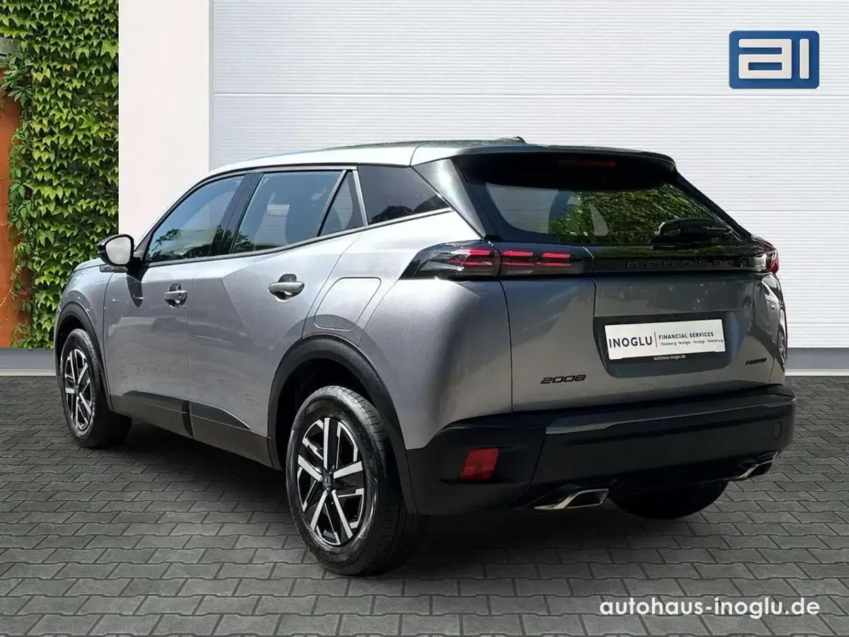 Gebraucht Peugeot 2008 Style 136 PS (100 kW) 2025 Grau SUV