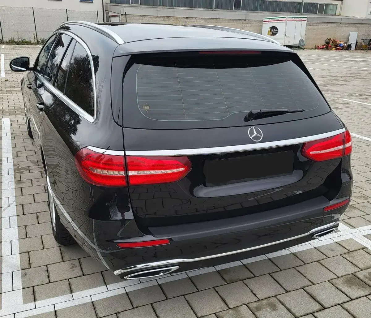 Używany Mercedes E220 Avantgarde 194 KM (142 kW) 2016 Czarny Kombi