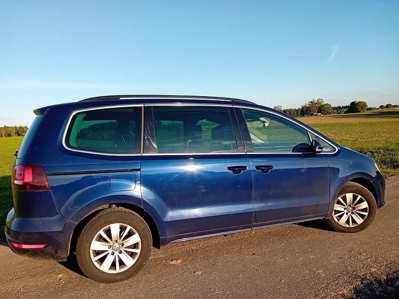 Gebraucht VW Sharan 150 PS (110 kW) 2019 Blau Van / Kleinbus