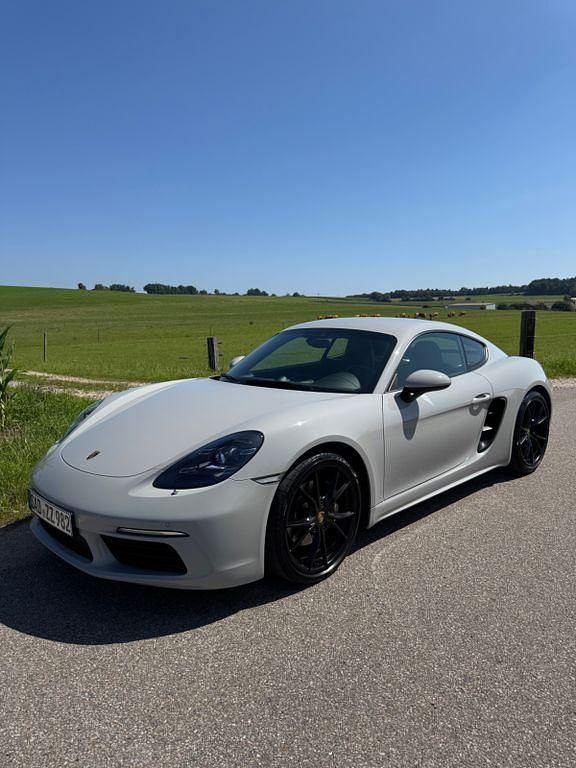 Grau Gebraucht 2019 Porsche Cayman Coupé | 55.500 € (Fairer Preis) - Bild 1/4
