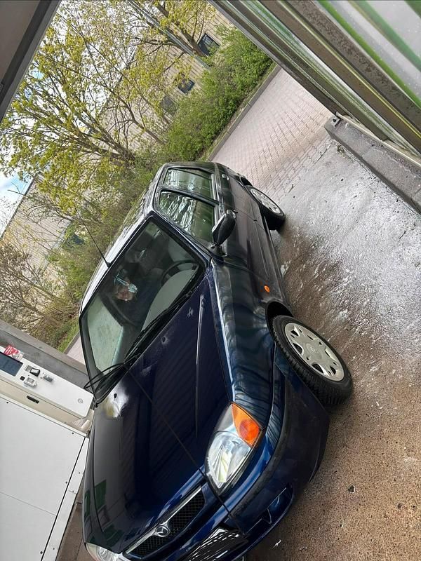 Second-hand Mazda 121 65 CP (47 kW) 2000 Albastru Hatchback