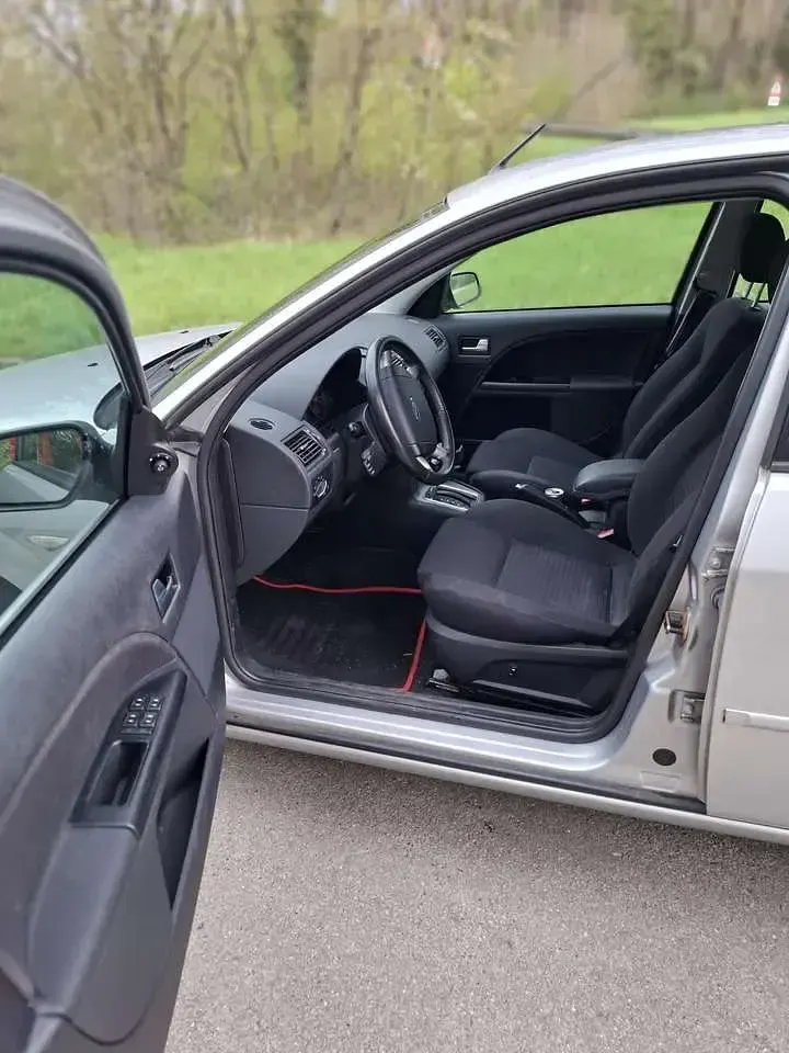 Używany Ford Mondeo 145 KM (106 kW) 2004 Srebrny Hatchback