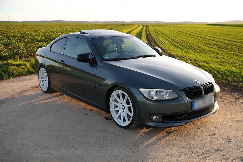 Gebraucht BMW 335 306 PS (225 kW) 2010 Grau Coupé