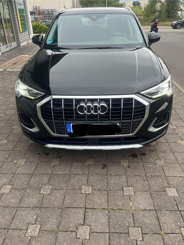 Schwarz Gebraucht 2019 Audi Q3 Ambiente SUV | 22.700 € (Guter Preis) - Bild 1/4