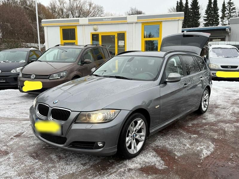 Gebraucht BMW 320 150 PS (110 kW) 2013 Grau Kombi