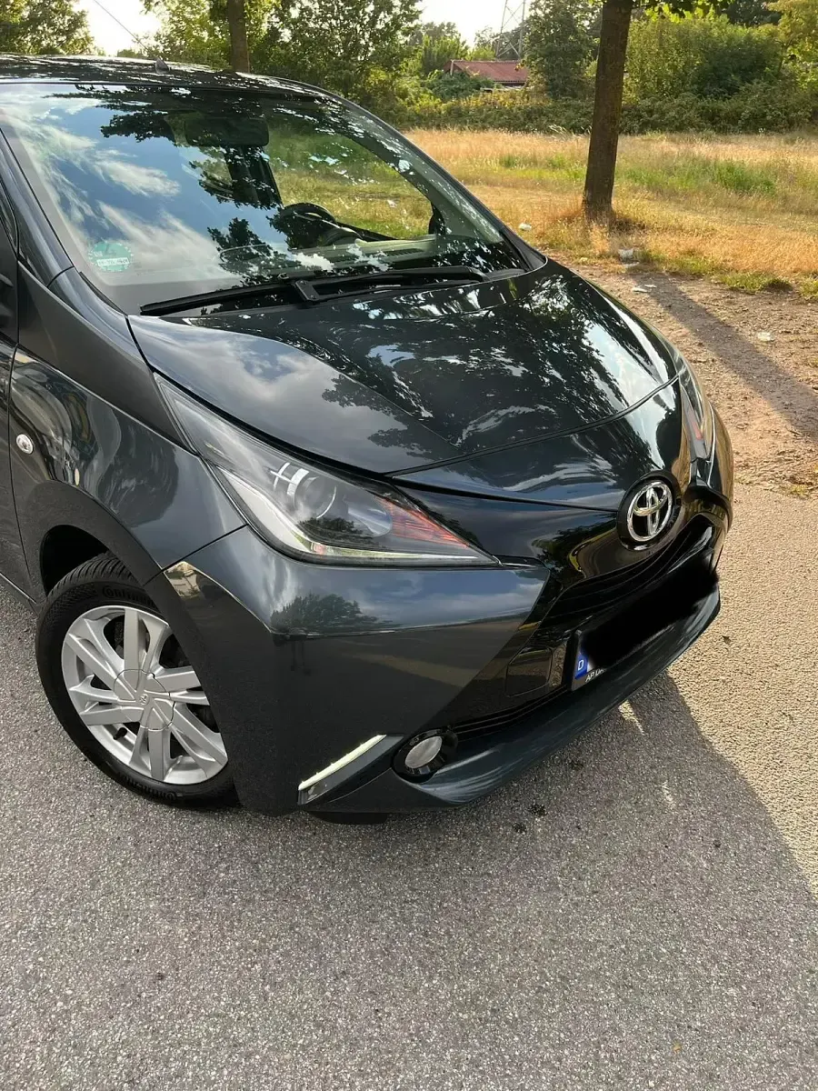 Gebraucht Toyota Aygo X-play 69 PS (50 kW) 2015 Grau Kleinwagen
