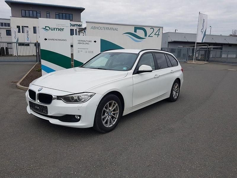 Weiß Gebraucht 2013 BMW 320 Performance Limousine | 9.390 € (Guter Preis) - Bild 1/4