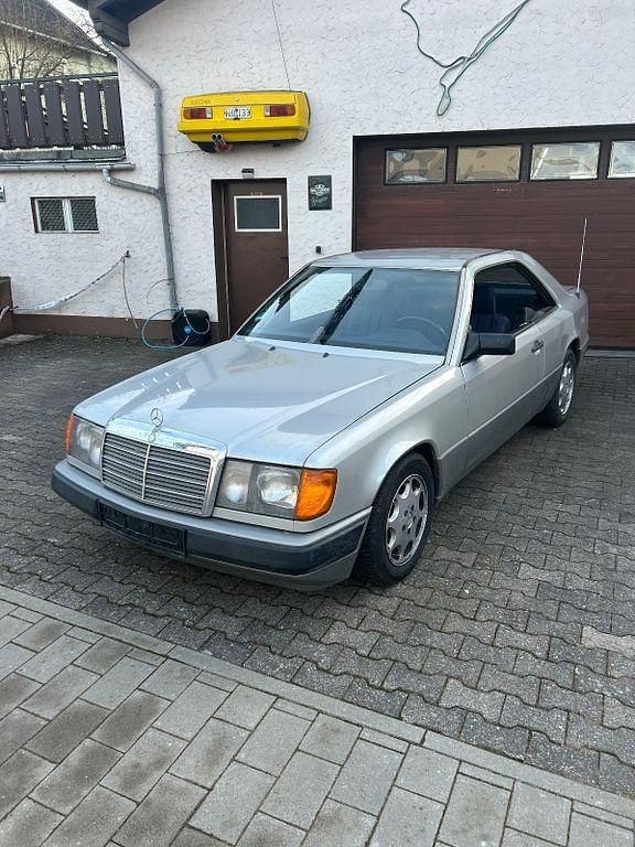 Gebraucht Mercedes E300 179 PS (131 kW) 1988 Silber Coupé
