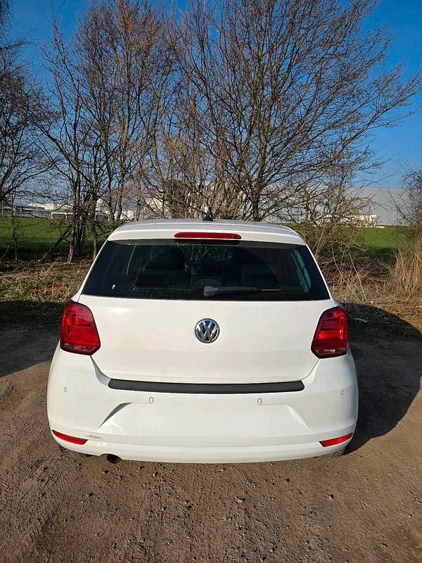 Gebraucht VW Polo 90 PS (66 kW) 2014 Weiß Kleinwagen