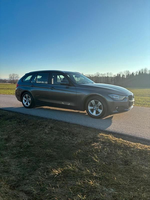 Gebraucht BMW 320 184 PS (135 kW) 2012 Grau Kombi