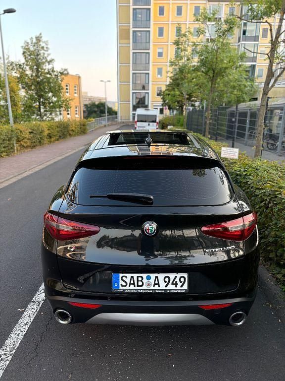 Gebraucht Alfa Romeo Stelvio Super 209 PS (153 kW) 2017 Schwarz SUV
