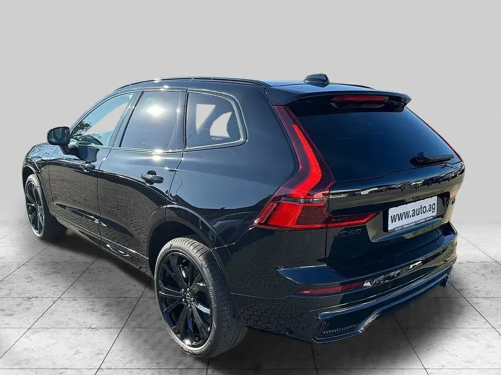Neu Volvo XC60 Plus 349 PS (256 kW) 2025 Crystal white SUV