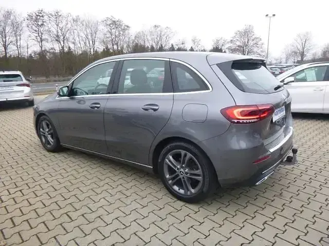 Gebraucht Mercedes B180 136 PS (100 kW) 2019 Grau Van / Kleinbus