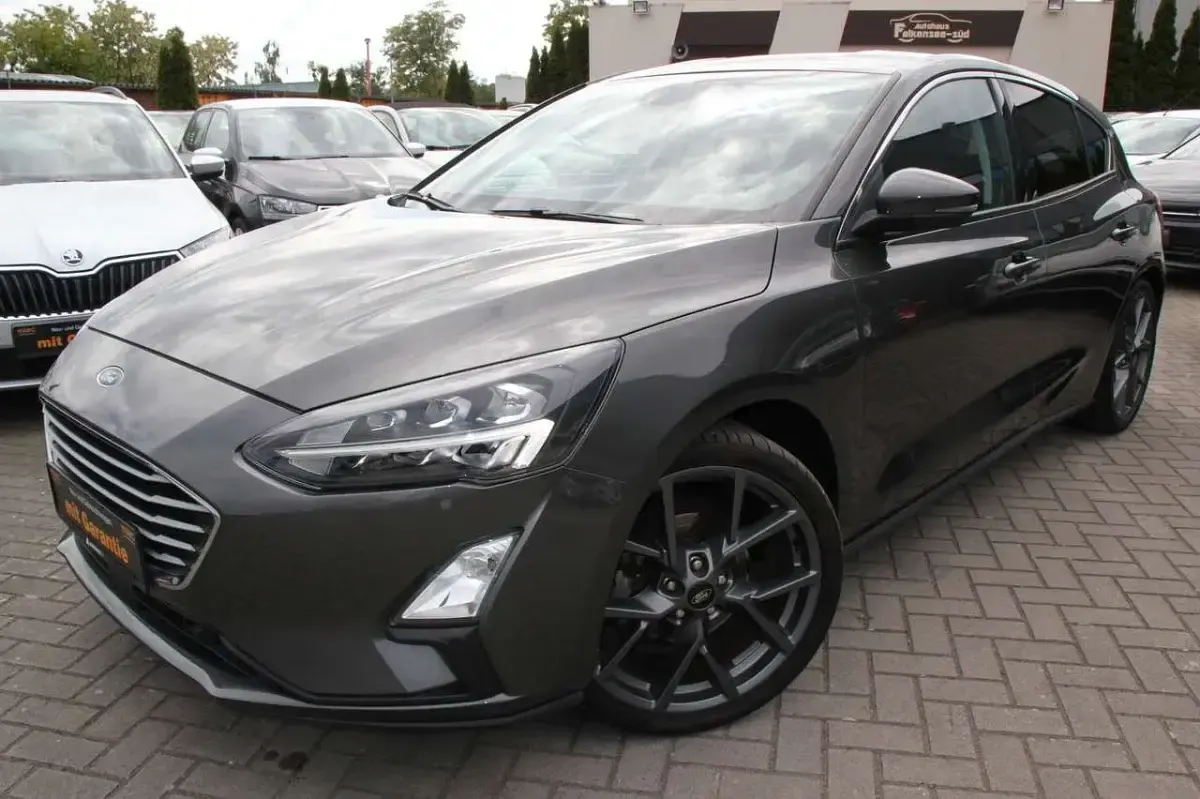 Gebraucht Ford Focus Cool & Connect 101 PS (74 kW) 2019 Grau Limousine