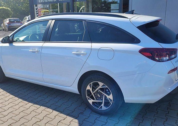 Neu Hyundai i30 140 PS (102 kW) 2025 Weiß Limousine