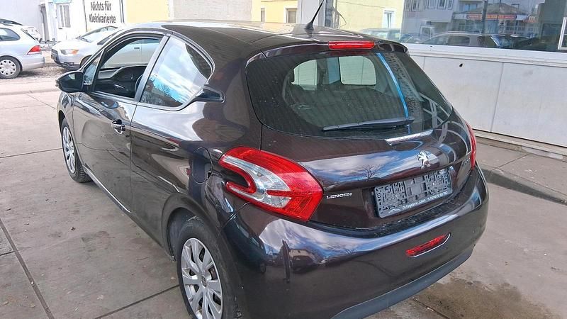 Gebraucht Peugeot 208 68 PS (50 kW) 2013 Violet Kleinwagen
