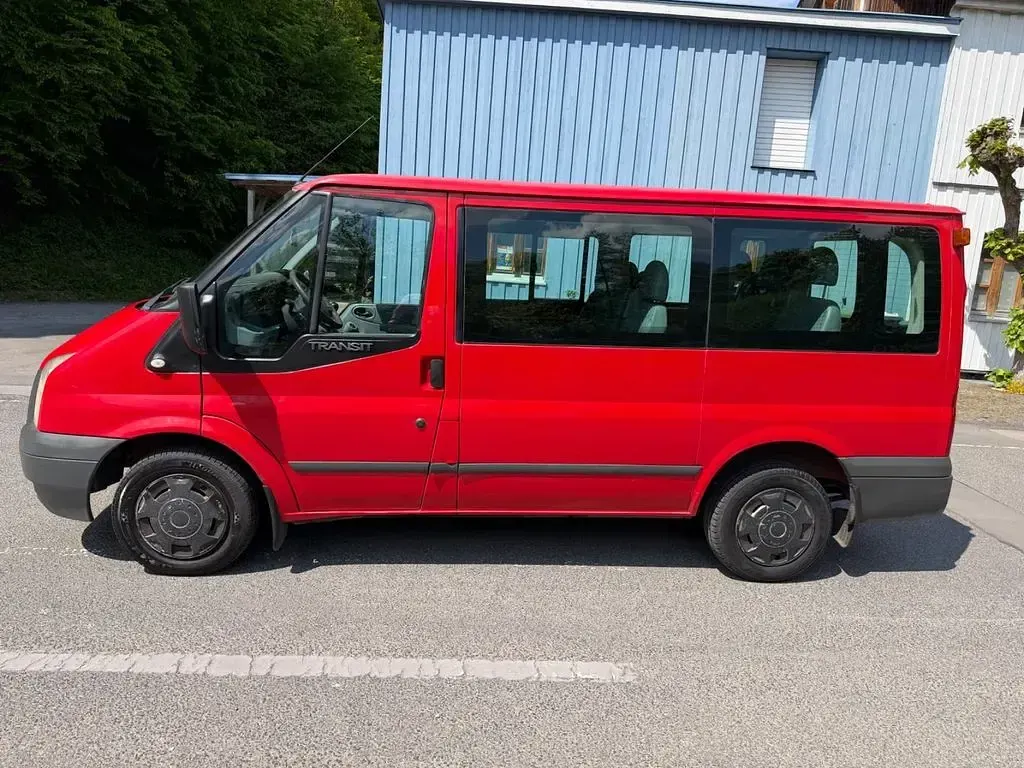 Używany Ford Transit 86 KM (63 kW) 2011 Czerwony Kombi