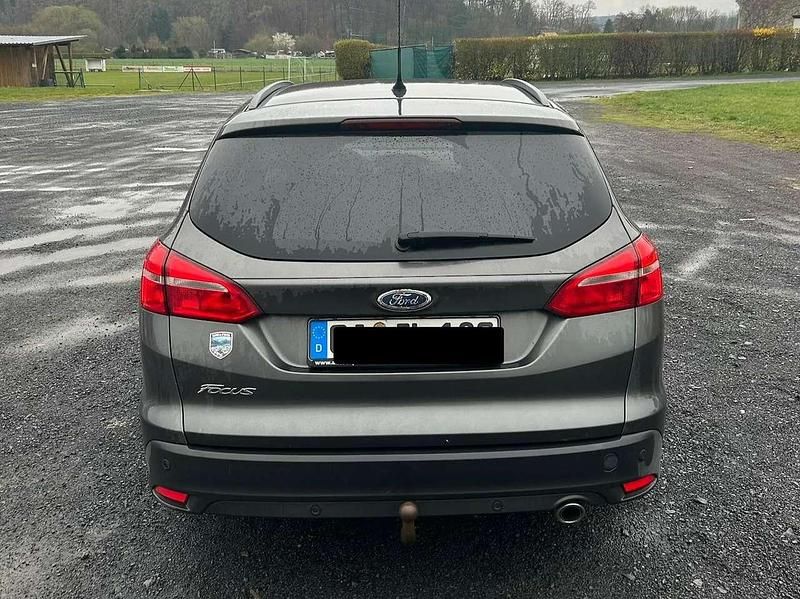 Usado Ford Focus Titanium 150 CV (110 kW) 2015 Gris Familiar