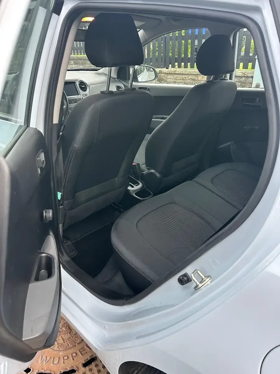 Gebraucht Hyundai i10 67 PS (49 kW) 2019 Grau Kleinwagen