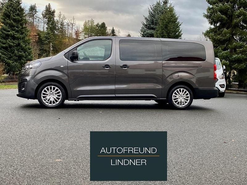 Grau Gebraucht 2023 Opel Zafira Life Van / Kleinbus | 29.990 € (Superpreis) - Bild 1/4