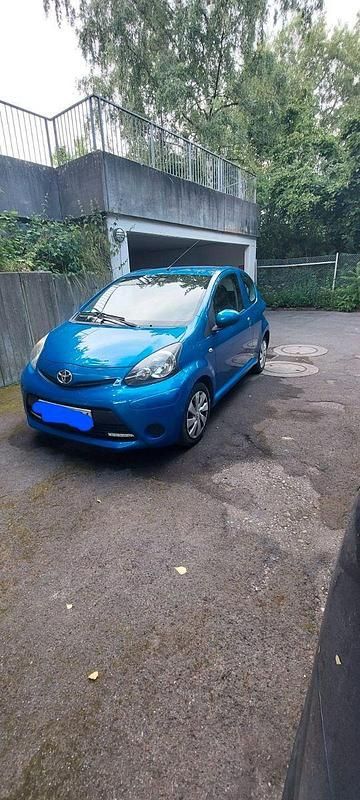 Blau Gebraucht 2012 Toyota Aygo Edition Kleinwagen | 3.000 € (Fairer Preis) - Bild 1/4