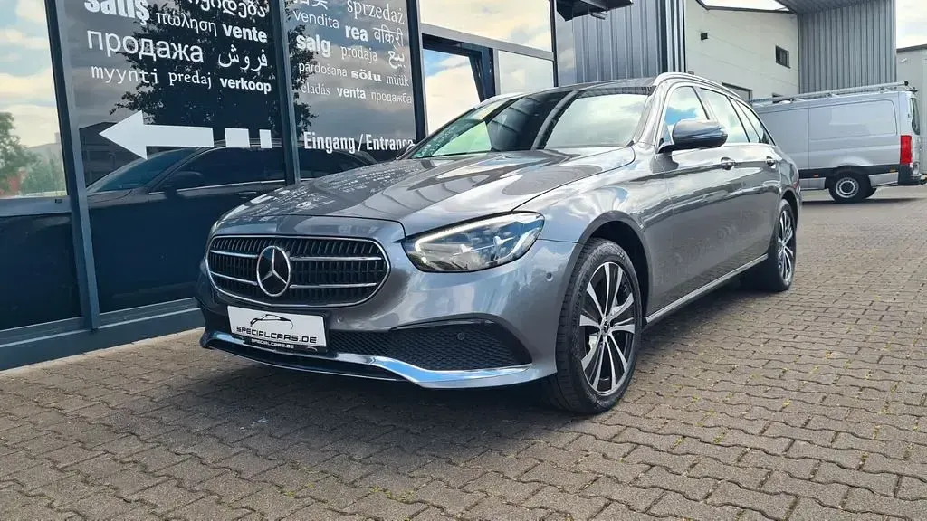 Gebraucht Mercedes E300 306 PS (225 kW) 2022 Grau Limousine