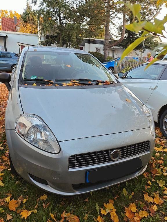 Grau Gebraucht 2009 Fiat Grande Punto Active Kleinwagen | 1.100 € (Superpreis) - Bild 1/4