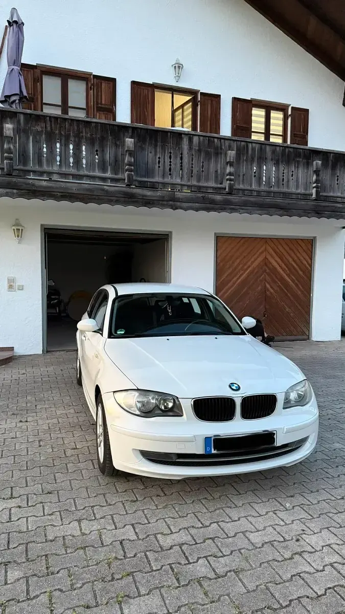 Gebraucht BMW 116 122 PS (89 kW) 2008 Weiß Kleinwagen
