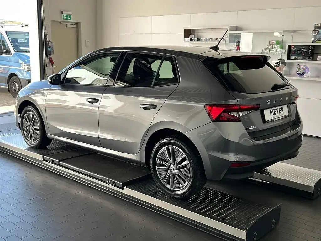 Gebraucht Skoda Fabia Tour 95 PS (69 kW) 2025 Grau Kleinwagen