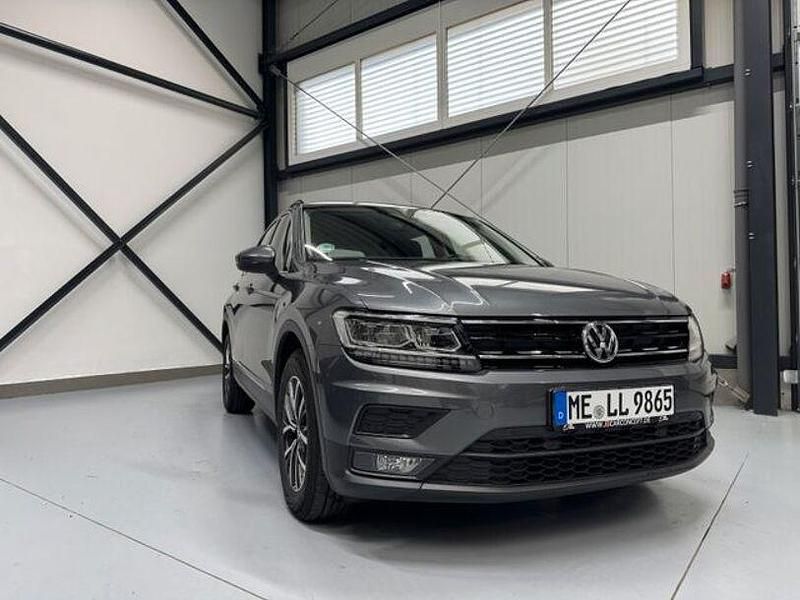 Grau Gebraucht 2020 VW Tiguan Comfortline SUV | 22.889 € (Superpreis) - Bild 1/4