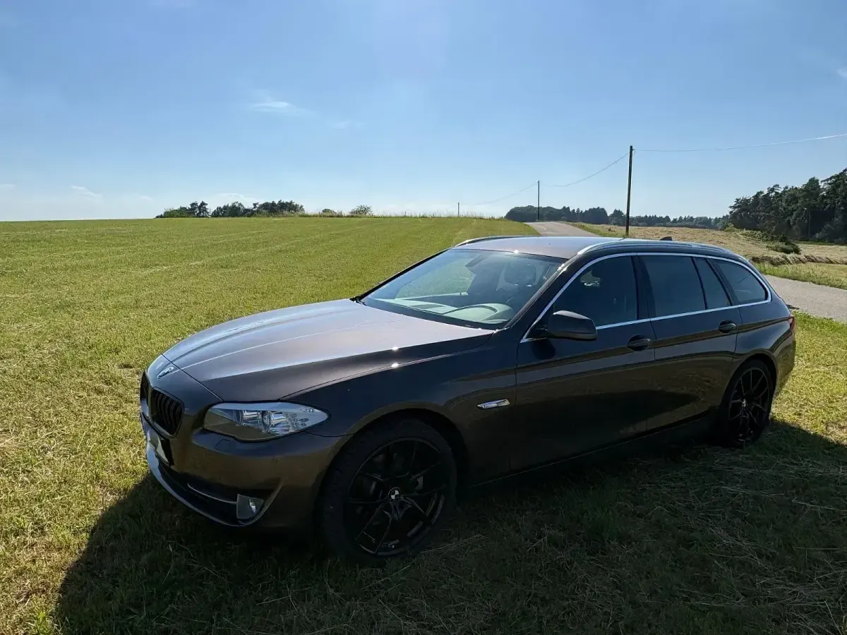 Gebraucht BMW 520 184 PS (135 kW) 2013 Braun Kombi