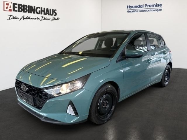 Gruen Gebraucht 2023 Hyundai i20 Trend Limousine | 15.890 € (Guter Preis) - Bild 1/4