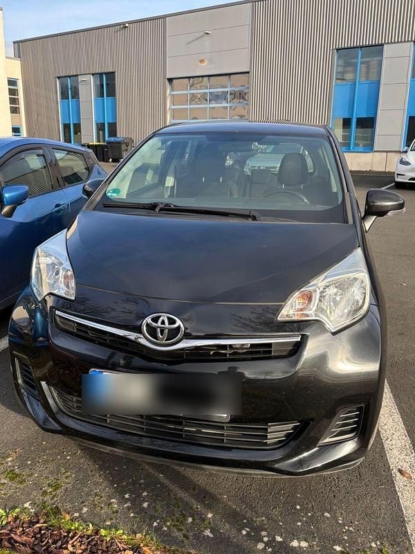 Gebraucht Toyota Verso-S 99 PS (72 kW) 2011 Schwarz Van / Kleinbus