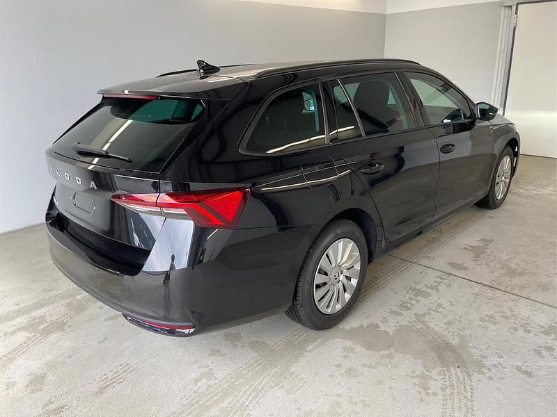 Neu Skoda Octavia Essence 150 PS (110 kW) 2025 [1z1z] black magic metallic Kombi