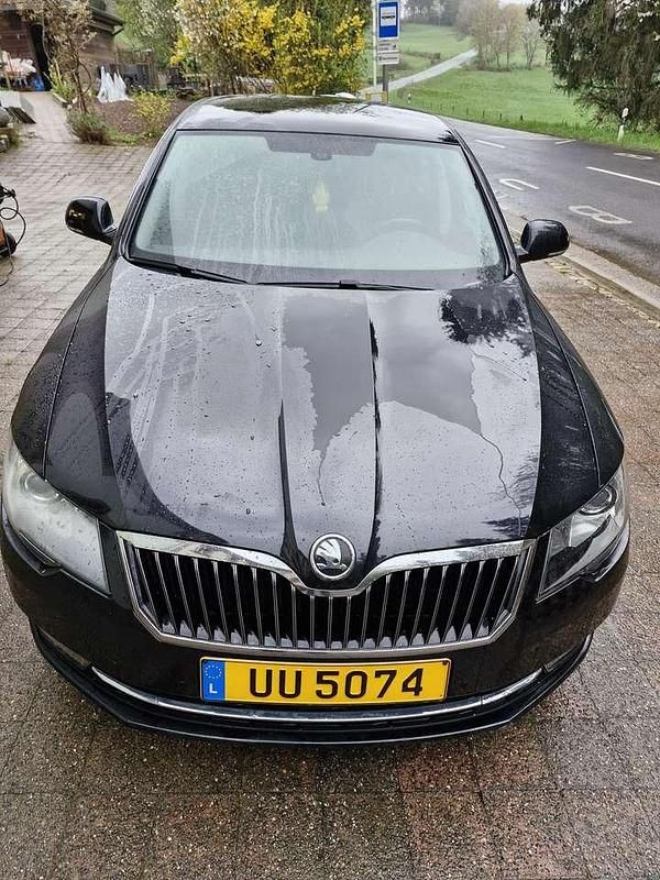 Gebraucht Skoda Superb Active 105 PS (77 kW) 2014 Schwarz Limousine