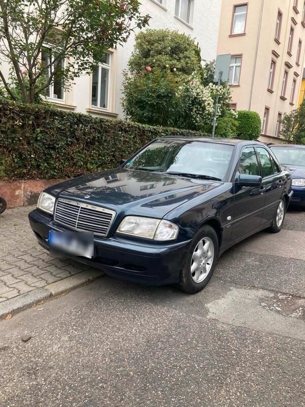Blau Gebraucht 1998 Mercedes C180 Sportline Limousine | 3.700 € (Fairer Preis) - Bild 1/4