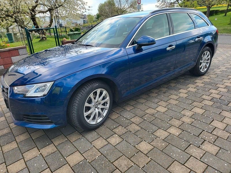 Gebraucht Audi A4 Ambiente 150 PS (110 kW) 2016 Blau Kombi